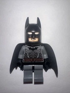 Lego Super Heroes Batman Dark Bluish Grey Suit W/ Copper Belt SH0064 Minifigure - Picture 1 of 2