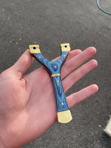 Brass And Blue Wood Catapult With Leather Case And 1 Tube Band 1 Flat Band - Picture 1 of 3