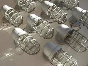 ONE NOS Crouse-Hinds 100 watt Explosion Wall Sconce Porch Vtg Industrial Light + - Picture 1 of 12