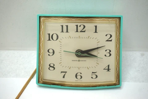 VINTAGE KITCHEN WALL CLOCK TURQUOISE 1960 GENERAL ELECTRIC WORKS AQUA MODERN MCM Cover