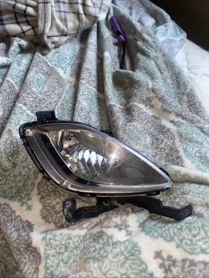 Luz antiniebla halógena derecha derecha Hyundai Elantra 2011 2012 2013 sedán 92202-3X OEM Foto 1 de 2