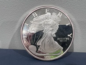Ronda gigante de plata Walking Liberty 1992 1 libra troy .999 (DHJ) - Imagen 1 de 3