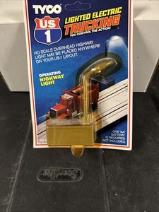 Vintage TYCO US-1 Electric Trucking HO Operating Highway Light Carded - Picture 1 of 16