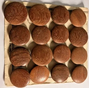 16 LARGE VINTAGE WOODEN BUTTONS WHICH ARE PERFECT FOR CARDIGANS AND KNITS - Picture 1 of 8