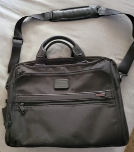 Tumi Laptop 15.6" - Picture 1 of 5