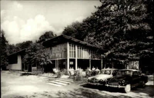 Balatonföldvár Ungarn Auto Cars alte AK frankiert mit Magyar Posta Briefmarke - Picture 1 of 2