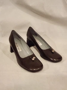 Etienne Aigner decolte in pelle marrone tartufo bambino, tacco 2,5 pollici, donna taglia 8M - Foto 1 di 7