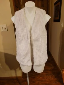 Tart Collections Kyla Faux Fur Vest Sz L  NWT  - Picture 1 of 4