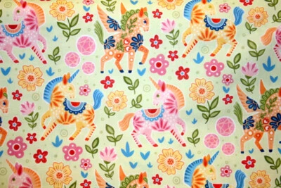 FIGURAS DE FANTASÍA EN AMARILLO DE MICHAEL MLLER - TELA 100% ALGODÓN Foto 1 de 4