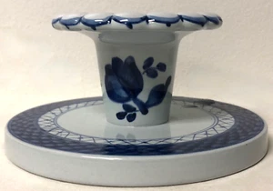 SOPORTE PARA CANDELABRO AZUL TRANSQUEBAR REAL COPENHAGEN DE COLECCIÓN BANDA DE CELOSÍA FLORAL - Imagen 1 de 7