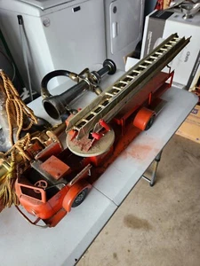 VINTAGE 1950'S PRESSED STEEL MODEL TOYS DOEPKE ROSSMOYNE LADDER FIRE TRUCK - Picture 1 of 5