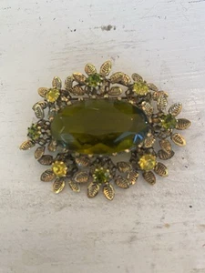 Made Austria Vintage Brooch With Yellow-Green Stones - Picture 1 of 3