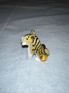 Mundgeblasener Glastiger mit Lampwork-Technik 2 "hoch x 1,5" Länge - Bild 1 von 6