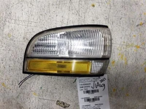 Passenger Corner/Park Light Side Marker Fits 91-96 PARK AVENUE 1045301 - Picture 1 of 12