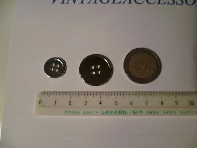 BOTTONE 4 FORI METALLO COLOR ARGENTO LUCIDO DISPONIBILI 2 MISURE SARTORIA - Immagine 1 di 2