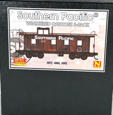 MICRO-TRAINS 3-PK WEATHERED 36' RIVETED STEEL CABOOSES SOUTHERN PACIFIC 98305054 - Image 1 of 4
