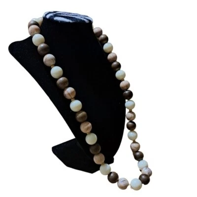 Collar de cuentas redondas de madera y acrílico marrón y beige hecho a mano para mujer Foto 1 de 4