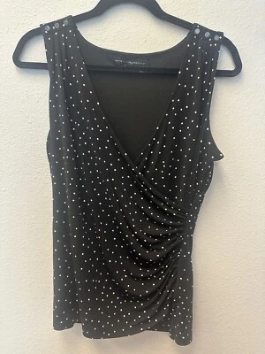 Camiseta sin mangas elástica para mujer WHITE HOUSE BLACK MARKET negra con lunares blancos M Foto 1 de 4