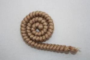 Capelli teatrali in lana crepe ricci biondi medi tutti rinchiusi con gomma spirito - Foto 1 di 5