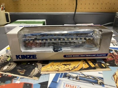 1/64 Kinze Model 3600 Twin Line 16 Row Planter, 1st Version Speccast - Image 1 of 3