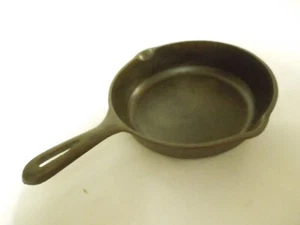 Vintage Cast Iron Skillet 6 1/2" Diameter Unused Unseasoned Made in Taiwan - Picture 1 of 9