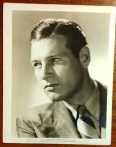 Richard Arlen Original 1940 Universal Pictures Publicity Photo w/ Newspaper Clip - Picture 1 of 2