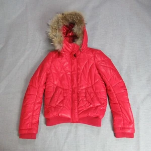 MO & Co de Paris Mantel Damen Gr. S rot Puffer Jacke Kapuze Taschen weich gesteppt - Bild 1 von 14