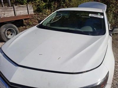 Used Air Cleaner Assembly fits: 2016 Chevrolet Malibu VIN Z 4th digit New Style - Image 1 of 4