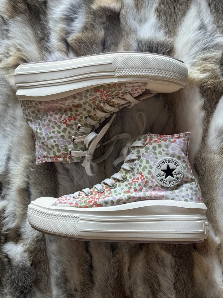 匡威高帮女式美国 6 Chuck Taylor All Star 平台波尔卡圆点帆布 — 第 1/4 张图片