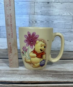 Taza vintage Disney Store Winnie The Pooh amarilla 4 1/" de alto - Imagen 1 de 7