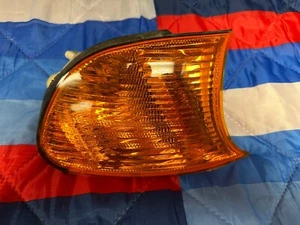 02-05 BMW 3 SERIES 325I 330I YELLOW CORNER LIGHT RIGHT SIDE DEPO - Picture 1 of 6
