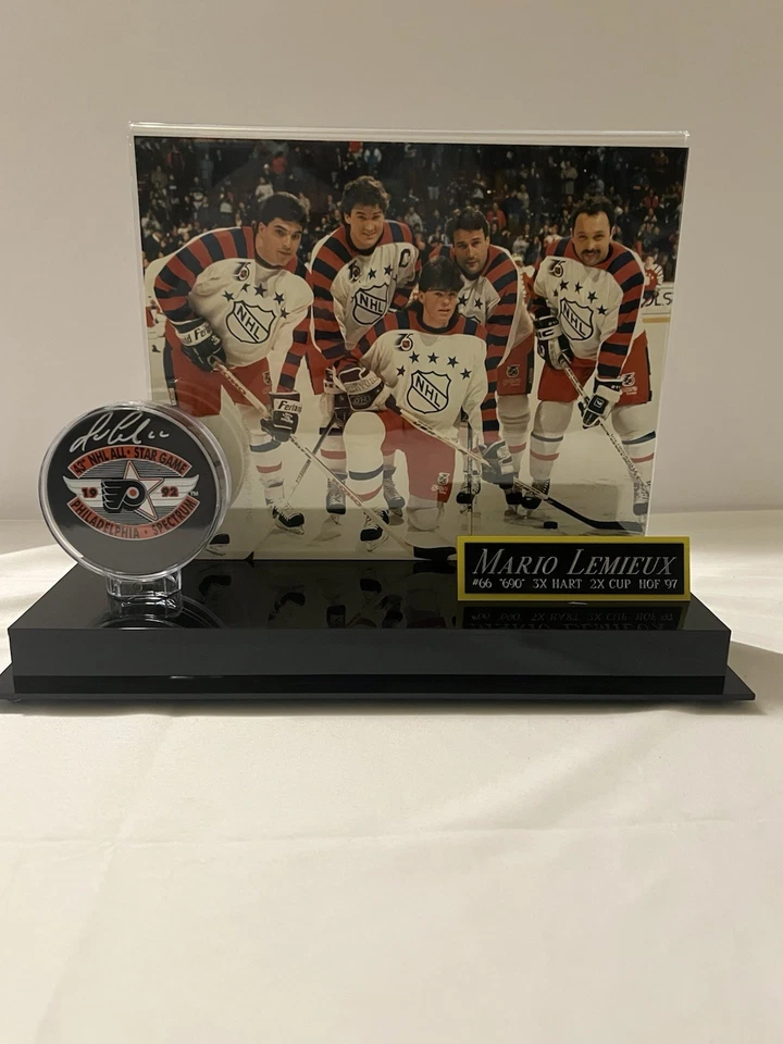 Disco autografiado Mario Lemieux Pittsburgh Penguins con certificado de autenticidad JSA All Star Display Foto 1 de 4