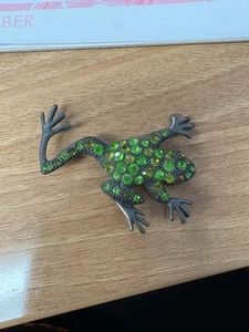 Vintage Leaping Frog Brooch Pin - Green Rhinestones - Costume Piece - Picture 1 of 7