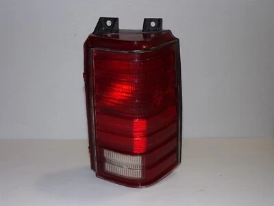 Luz trasera derecha Plymouth Reliant 1985-1989 OEM PS 85 86 87 88 89 4174084 Foto 1 de 4