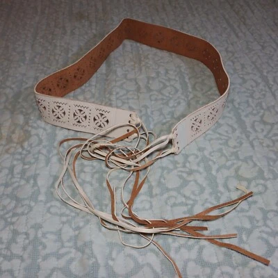 Mujer Blanco Cinturón Cuero Floral 2" Ancho 36" Largo Tiene Cuero Flecos Hippie Boho Foto 1 de 4