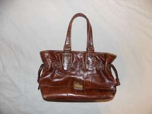 Dooney & Bourke, Chiara Borsa a tracolla in coccodrillo piccola cognac - Foto 1 di 11
