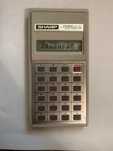 Calculadora Vintage SHARP Elsi MATE EL-211 Bolsillo Básico Portátil Alimentación Automática - Imagen 1 de 5