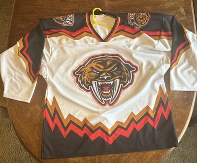 CAMISETA DE HOCKEY RARA VINTAGE DEL EQUIPO PROJOY WCHL TACOMA SABERCATS 1997-2002 Talla 54 Foto 1 de 4