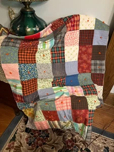 kleiner geknoteter Patchwork Quilt. Vintage. Baumwolle. 34 x 48 cm geknotet mit - Bild 1 von 5