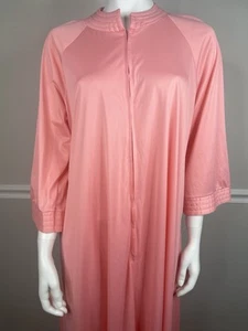 Gilead Vintage Women's Nightgown silky Robe M Coral Zip Front housecoat - Picture 1 of 11