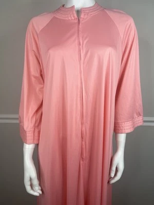 Gilead Vintage Women's Nightgown silky Robe M Coral Zip Front housecoat - Image 1 of 4