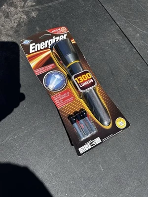 Energizer EPMZH61 Estuche Metal Duradero 1300 Lúmenes Linterna LED 6A Batería 4E Foto 1 de 4