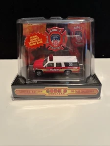 Code 3 FDNY Suburban Battalion 33 Limited Edition - Picture 1 of 6