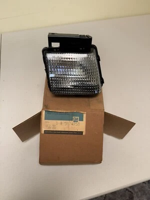 Luz de estacionamiento genuina OEM GM#5974958 lado derecho Chevrolet 1990 Lumina Foto 1 de 4