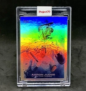 2021 Topps Project 70~2007 Aaron Judge #900 🌈 Rainbow Foil By Tyson Beck #06/70 - Bild 1 von 2