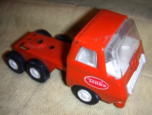 VINTAGE 1970S ORANGE  TONKA TOY MINI SEMI TRACTOR - Picture 1 of 1