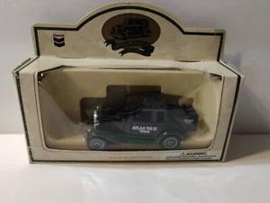 Chevron Commemorative Model 1932 Atlas Service Vehicle Diecast Metal Replica. - Picture 1 of 4
