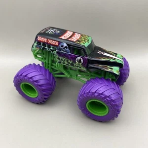 Monster Jam Grave Digger Purple Tires Monster Truck 1:64 - Picture 1 of 4