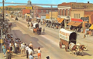 Lusk WY "The Legend of Rawhide Pageant" Caballos y vagones Gran multitud, postal - Imagen 1 de 2