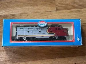 Model Power HO Scale Santa Fe F3 6730 Diesel Engine Locomotive In Box. - Picture 1 of 4